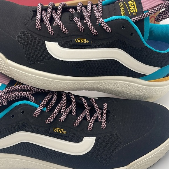 Vans WMNS Black and Blue Shoes Ultrarange Exo
Pop Color Black/Multi
VN0A4U1KB - Picture 15 of 16